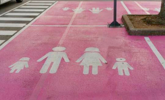 Le-parking-de-Géant-Casino-en-mode-«-Manif-pour-tous-»